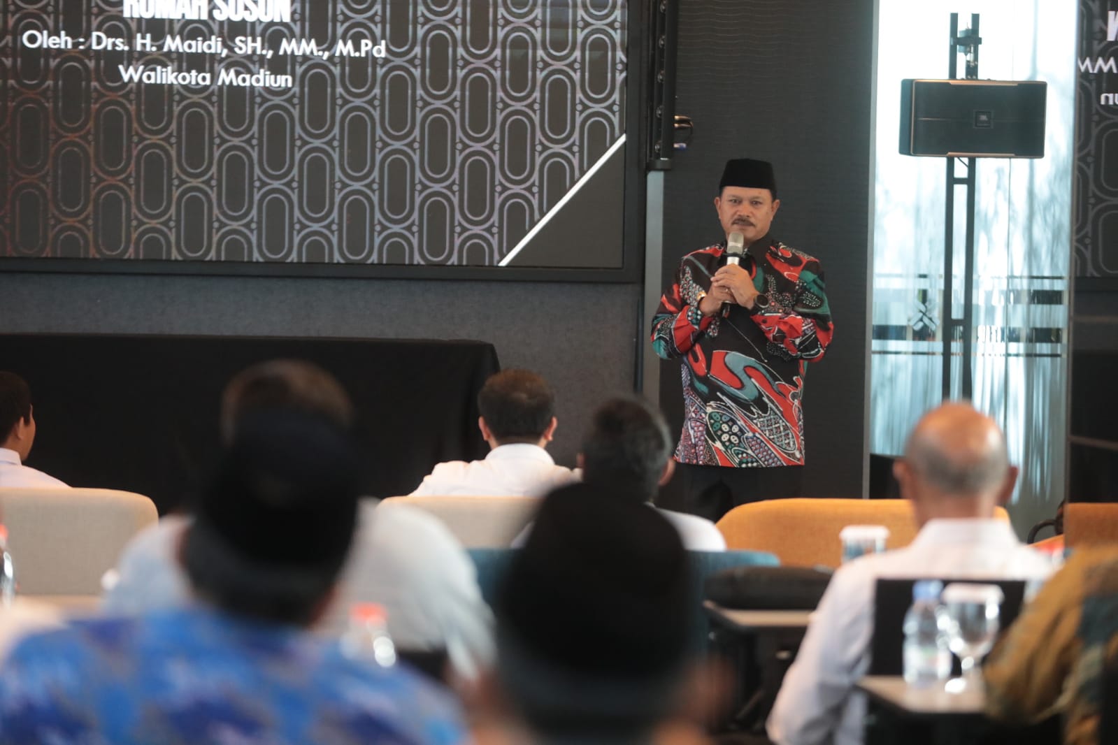 Foto 7 dari 8: Serah Terima Rusunawa III, Wali Kota: Kementerian PUPR Sudah Banyak Menanam Kebaikan di Kota Pendekar