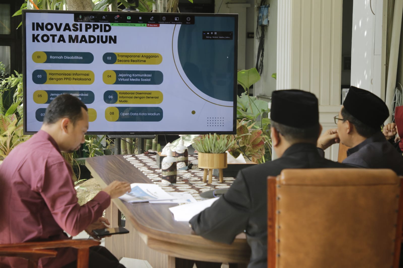 Foto 7 dari 11: Ikuti Monev KI, Pemkot Madiun Paparkan Keterbukaan Informasi Publik Di Kota Pendekar