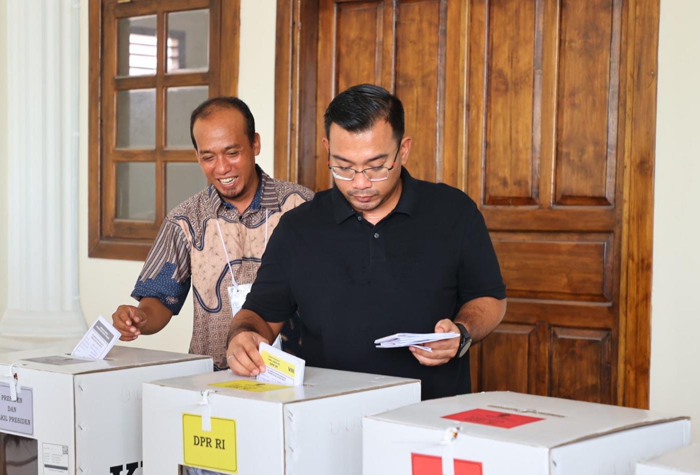 Foto 6 dari 9: Wali Kota Nyoblos di TPS 22, Pesan Tetap Jaga Kondusifitas Kota Apapun Hasilnya