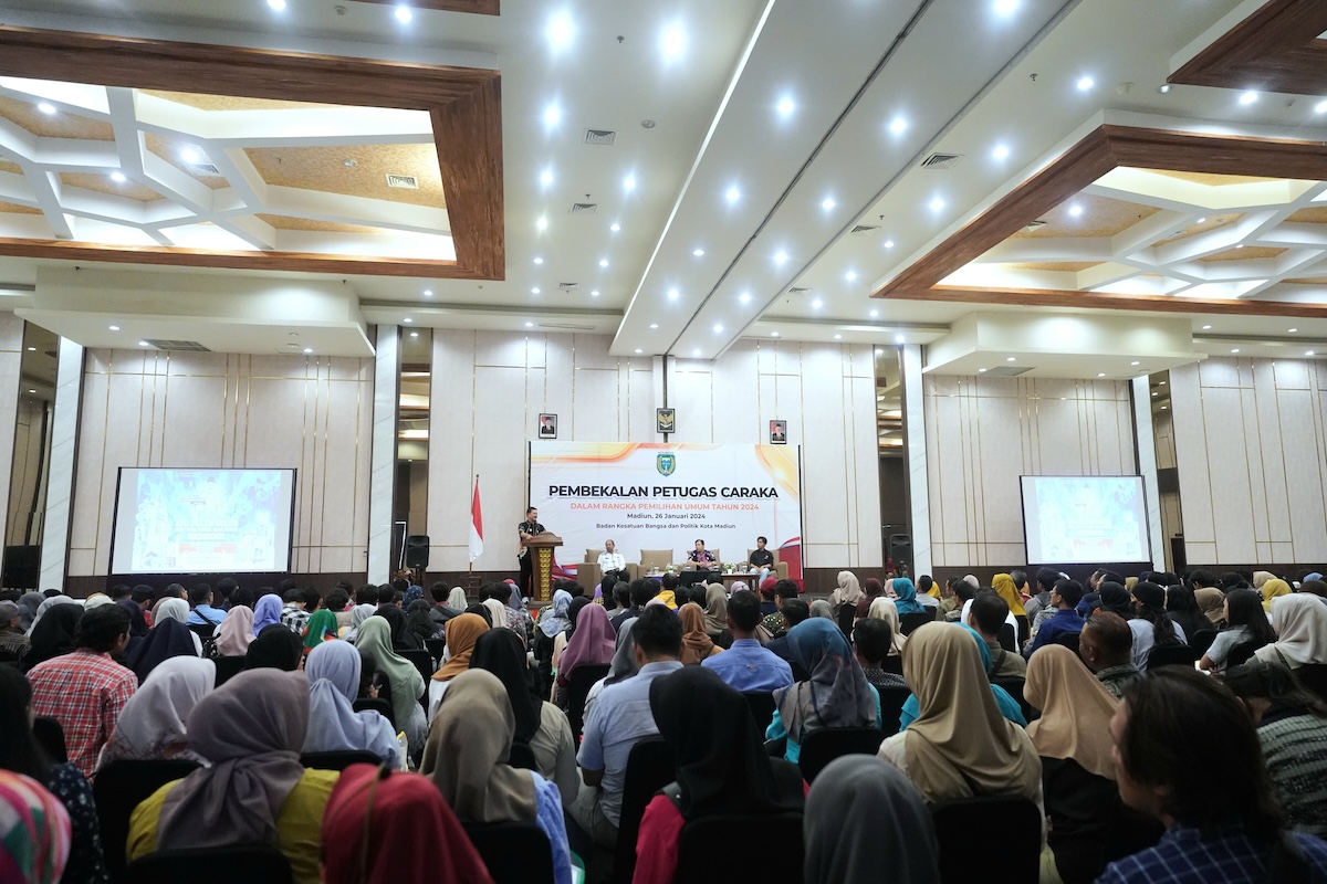 Foto 7 dari 9: Beri Pembekalan Petugas Caraka Pemilu 2024, Wali Kota Pesan Jalankan Tugas dengan Amanah