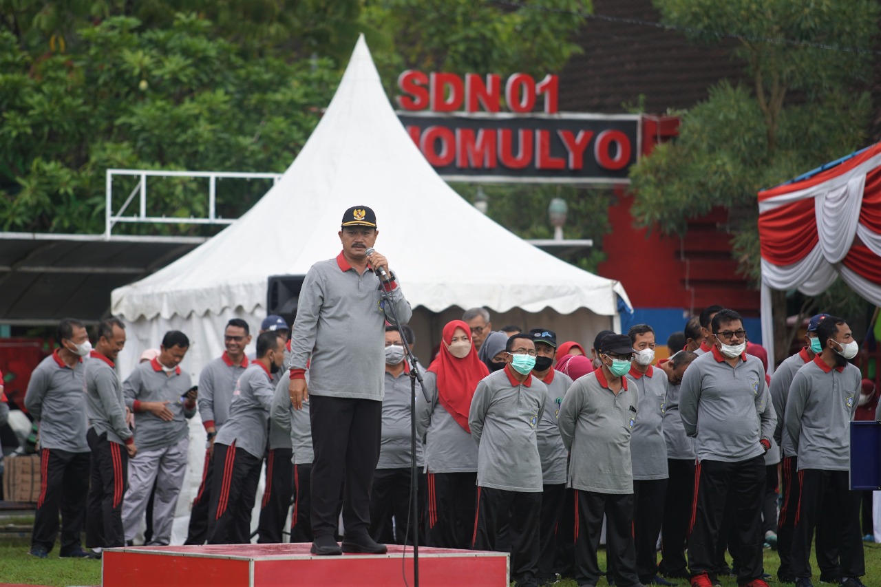 Foto 2 dari 10: Ikuti Senam Lansia di Rejomulyo, Wali Kota: Anggaran untuk Lansia Kita Tambah