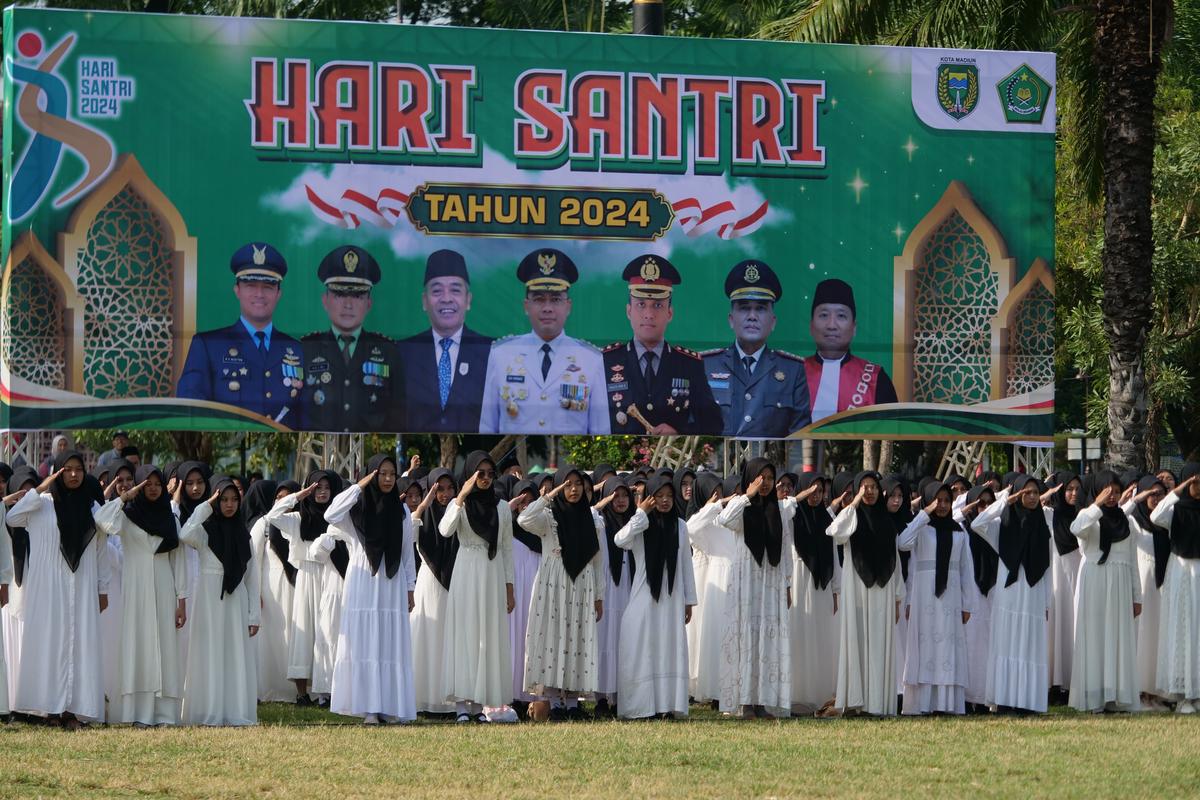 Foto 14 dari 19: Peringati Hari Santri, Pj Wali Kota Harap Santri Tingkatkan Kemandirian dan Lanjutkan Perjuangan
