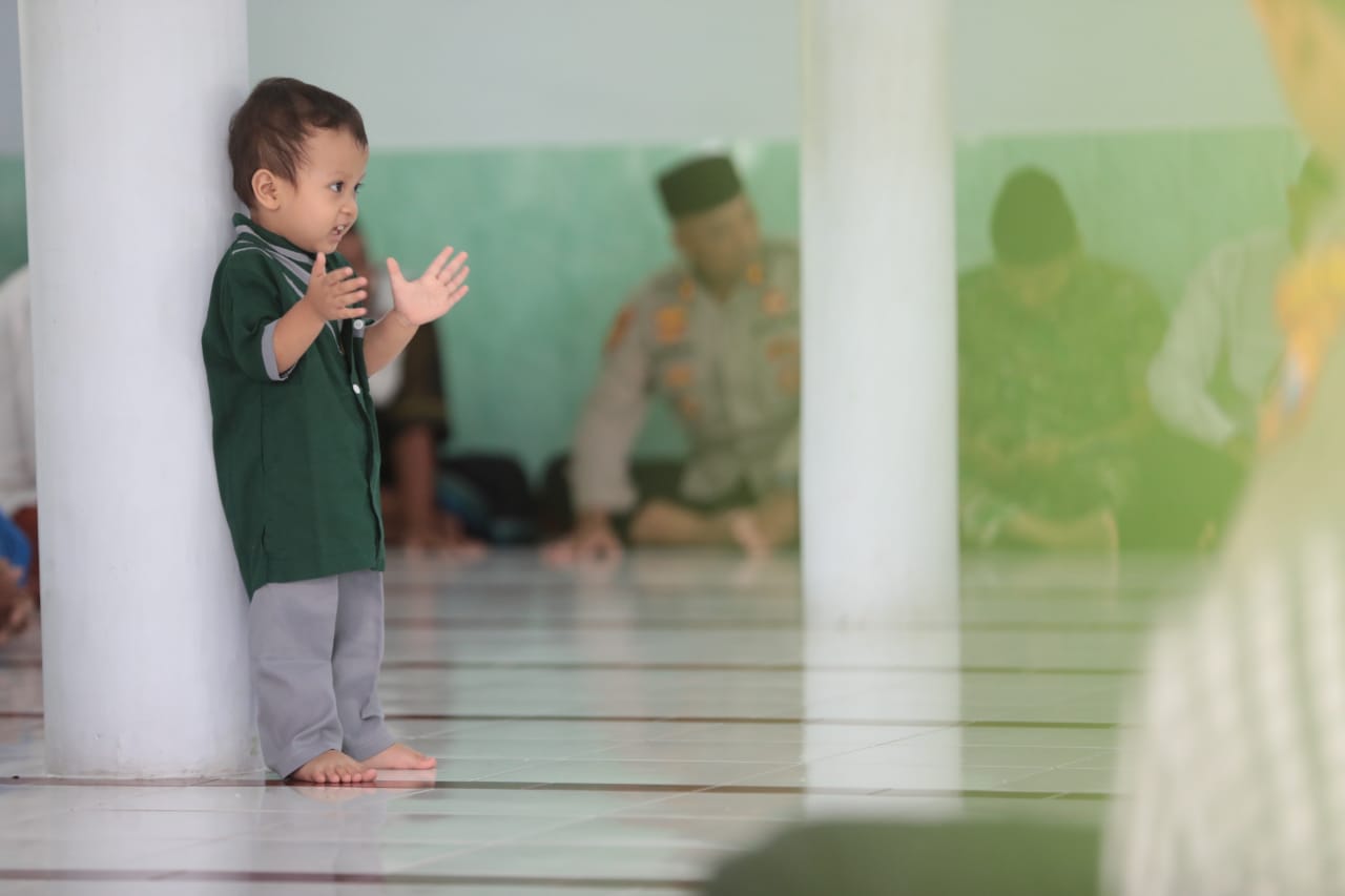 Foto 5 dari 10: Salat Jum’at di Masjid Ar-Rohman, Wali Kota Persilahkan Jamaah Sampaikan Usulan