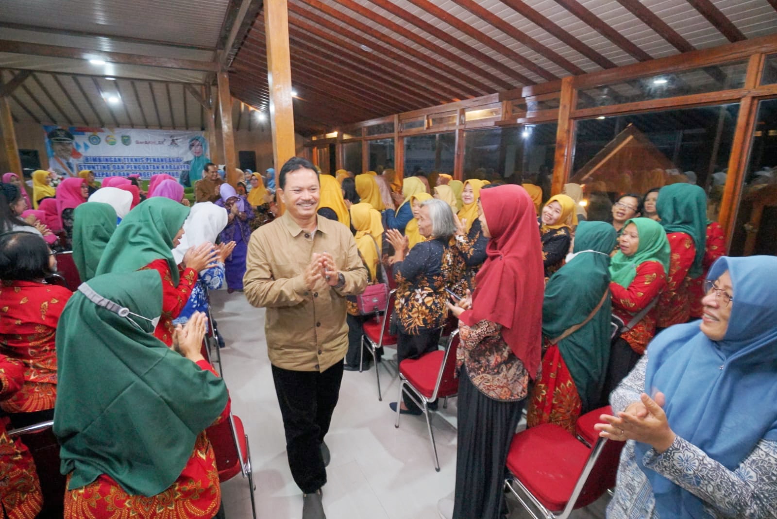 Foto 7 dari 11: Bimtek Bersama Pengurus PAUD, Wali Kota Tekankan Penanganan Stunting dan Penguatan Karakter