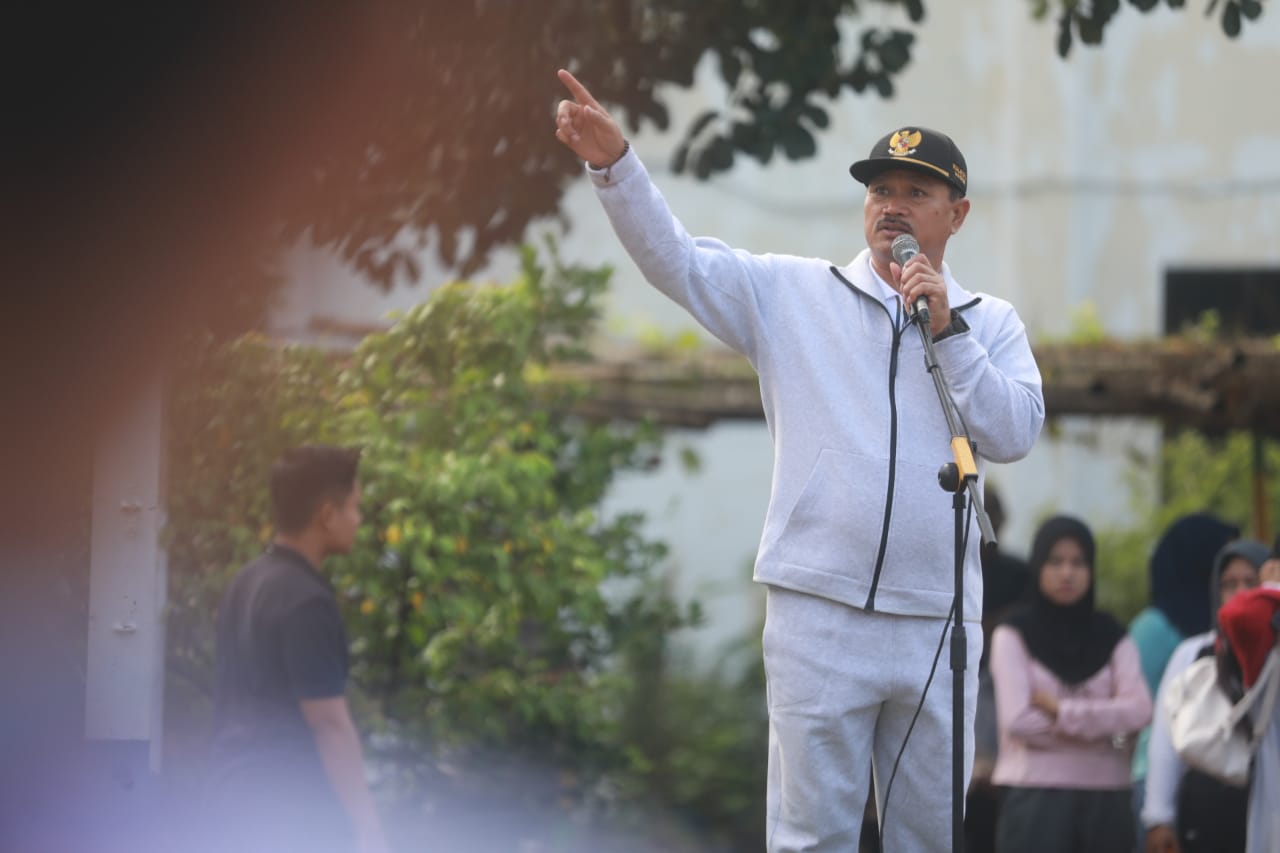 Foto 3 dari 14: Hadiri HUT Sabiya Volley Club, Wali Kota Beri Ucapan Selamat Dan Salurkan Santunan Bagi Warga Membutuhkan