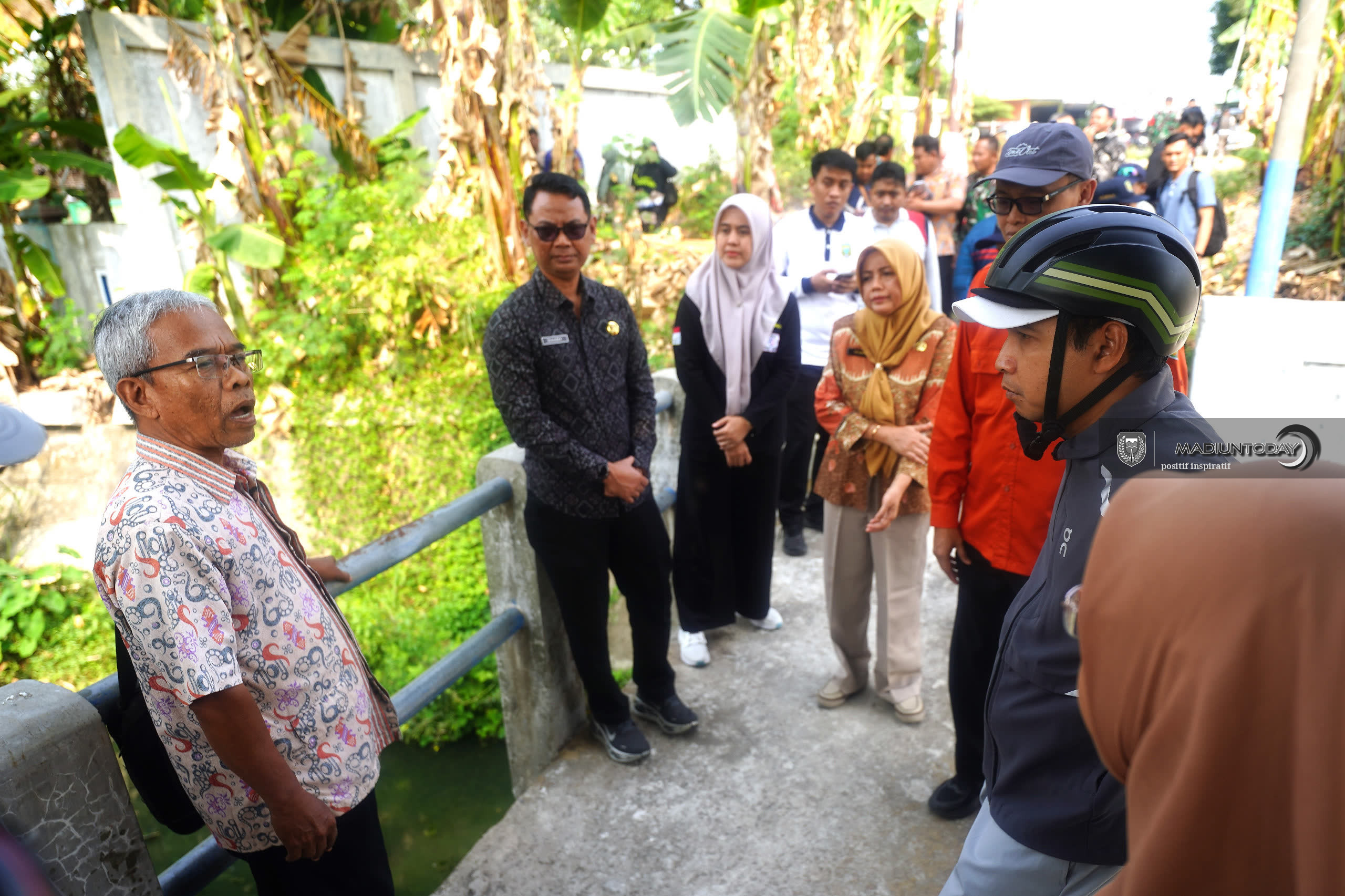 Foto 11 dari 20: Tak Hanya Dialog Malam Hari, Giat WBR Kini Dimulai Keliling Beri Solusi Langsung di Lokasi