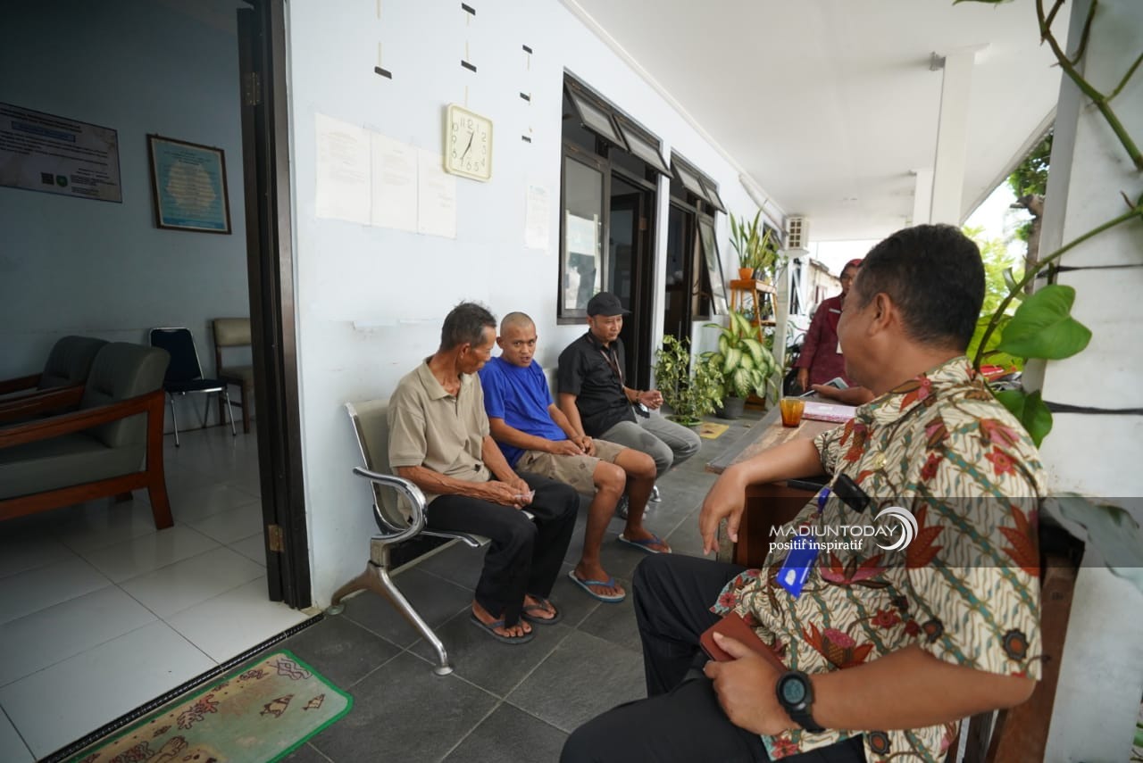 Foto 3 dari 6: Dinsos PPPA Bantu Proses Reunifikasi Pasien Gangguan Jiwa Asal Demak