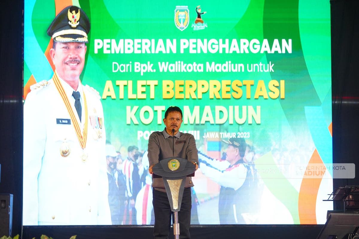 Serahkan Penghargaan ke Atlet Berprestasi Porprov 2023, Wali Kota Harap Jadi Motivasi untuk Makin Berprestasi