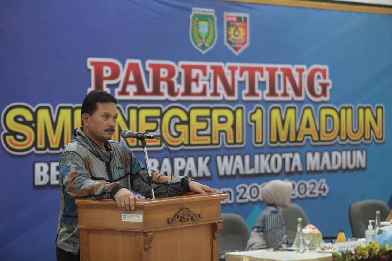 Foto utama berita: Isi Seminar Parenting Di SMPN 1, Wali Kota Imbau Orang Tua Perhatikan Pergaulan Anak