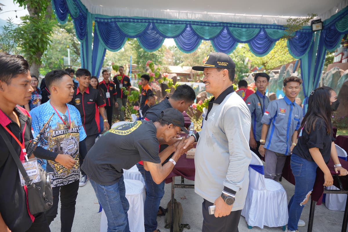 Foto 3 dari 8: Hadiri HUT Vixtory, Wali Kota Apresiasi Kegiatan Di Kota Madiun