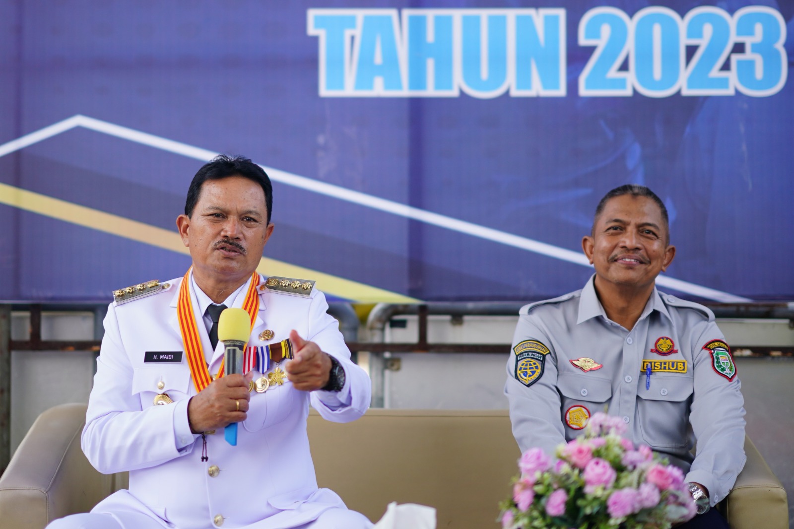 Foto 3 dari 10: Gelar Pembinaan Bagi Jukir Tepi Jalan, Wali Kota Ingatkan Jukir Harus Santun