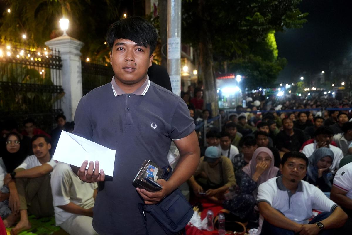 Foto 15 dari 19: Dukungan Tak Pernah Padam, Meski Kembali Menelan Kekalahan