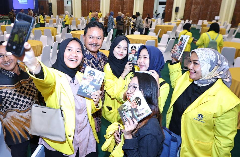 Foto 5 dari 5: Jadi Lulusan Pertama Doktor Administrasi Publik UT, Wali Kota Maidi Langsung Jadi Pemateri di Gedung MPR