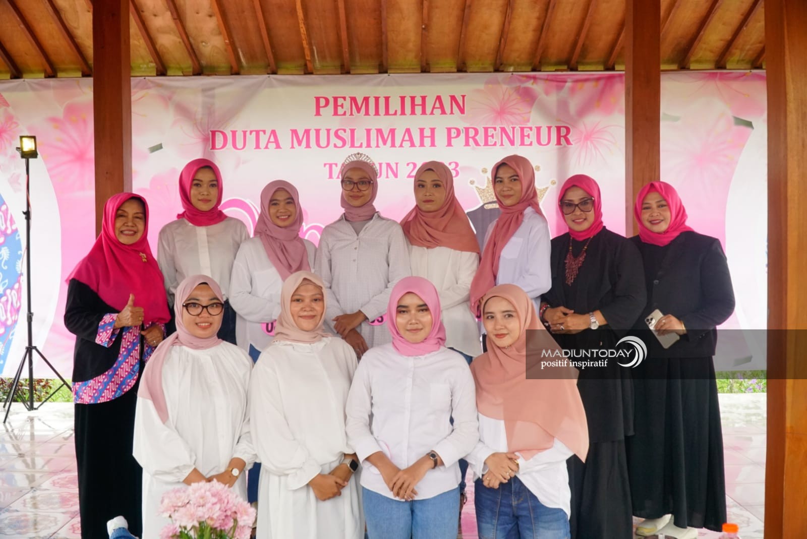 Foto 17 dari 17: Dorong Peningkatan Usaha Syariah, IPEMI Kota Madiun Gelar Pemilihan Duta Muslimah Preneur 2023