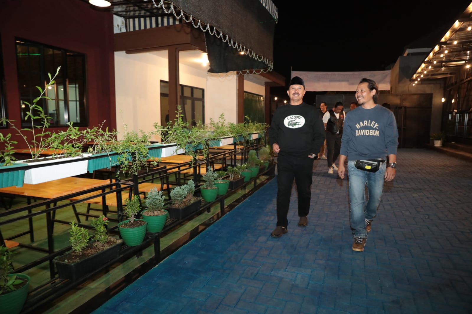 Foto 1 dari 17: Soft Opening Warung Garasi, Wali Kota Apresiasi Tambah Ramai Wisata Kuliner di Kota Madiun