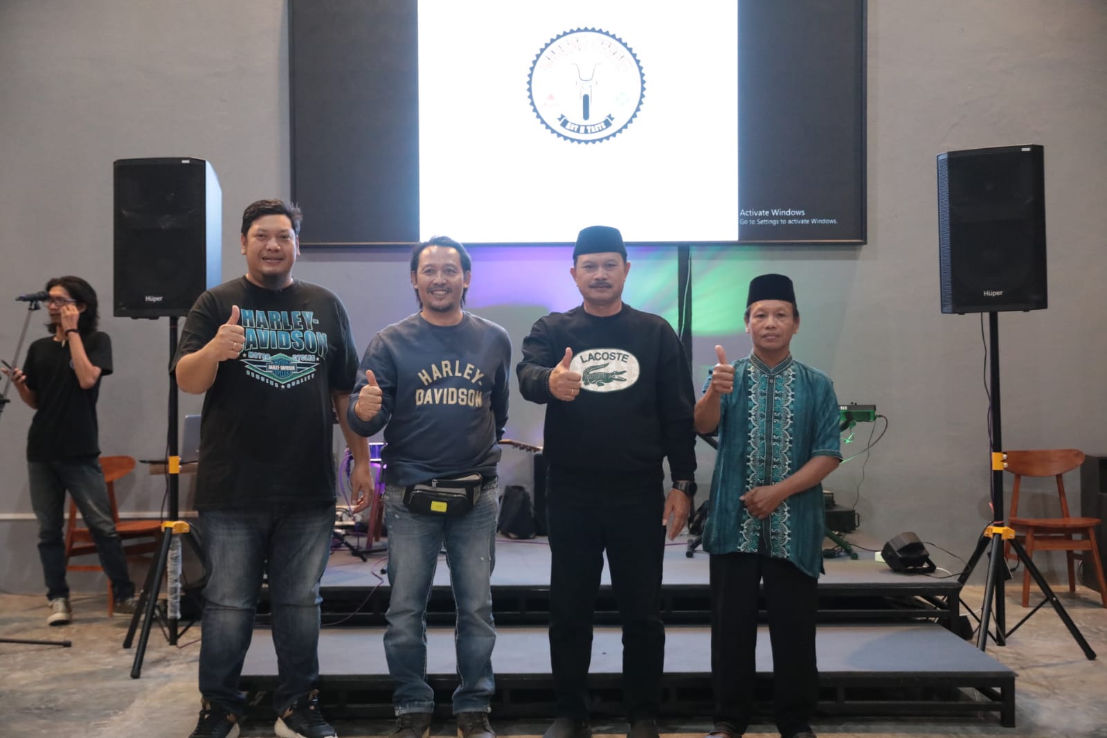 Foto 7 dari 17: Soft Opening Warung Garasi, Wali Kota Apresiasi Tambah Ramai Wisata Kuliner di Kota Madiun