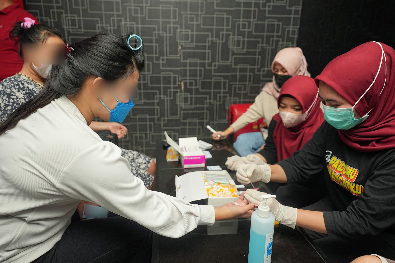 Foto 9 dari 10: Deteksi Dini HIV/AIDS di Kota Pendekar, Petugas Rutin Gelar Mobile VCT