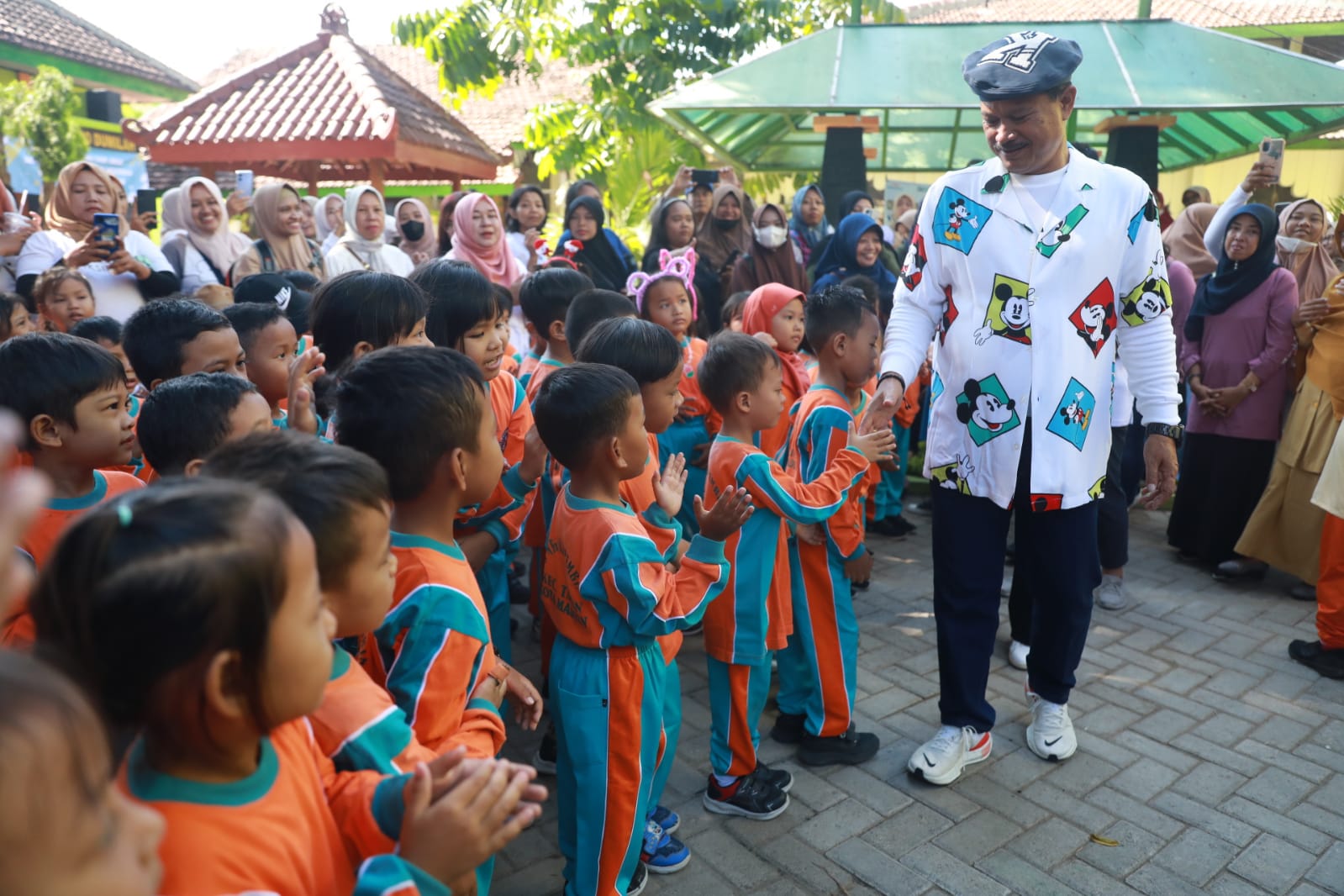 Foto 1 dari 11: Hadiri Pameran Hasil Karya TK Pembina, Wali Kota Pesan Kepada Orangtua Agar Optimal Dukung Perkembangan Anak