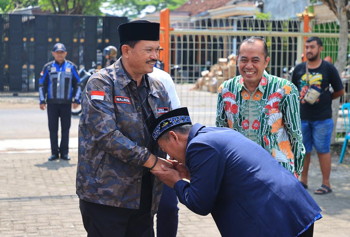 Foto 7 dari 9: Peletakan Batu Pertama Pembangunan Gedung Baru MIT Bakti Ibu, Wali Kota Beri Apresiasi Perkembangan Pesat Yayasan