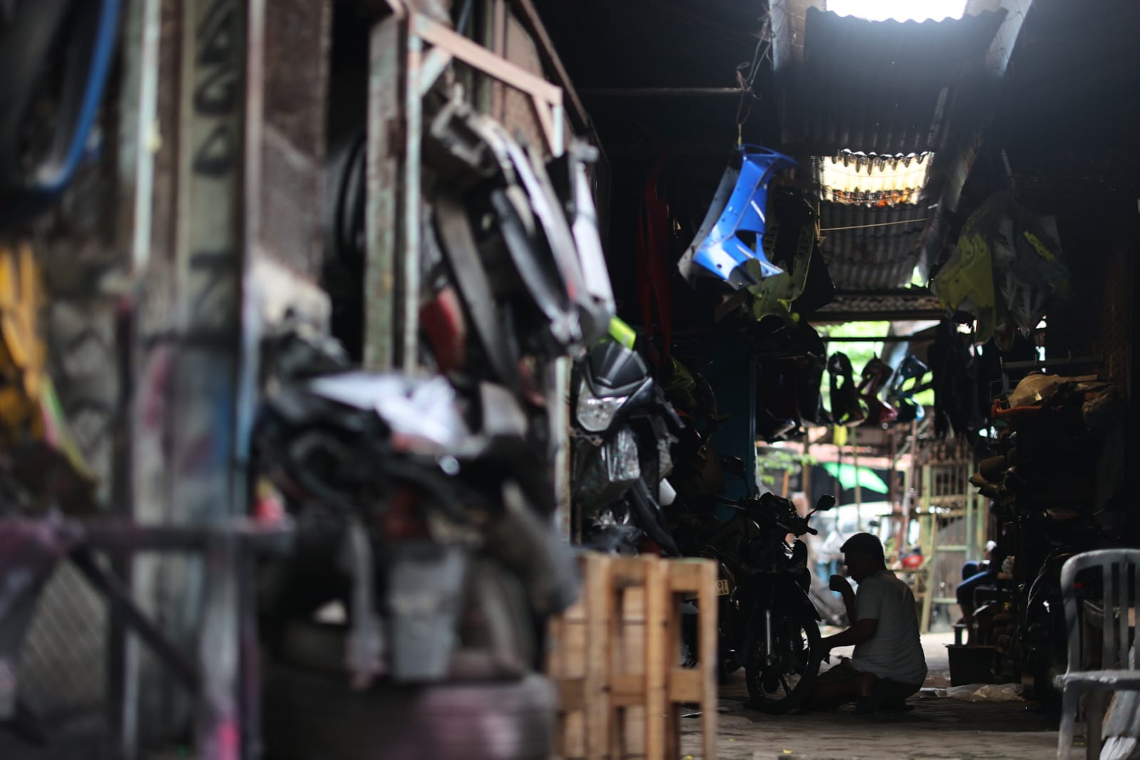 Foto 6 dari 8: Tak Hanya Tempat Jual-Beli Besi, Tetapi Juga Asyik Untuk Fotografi