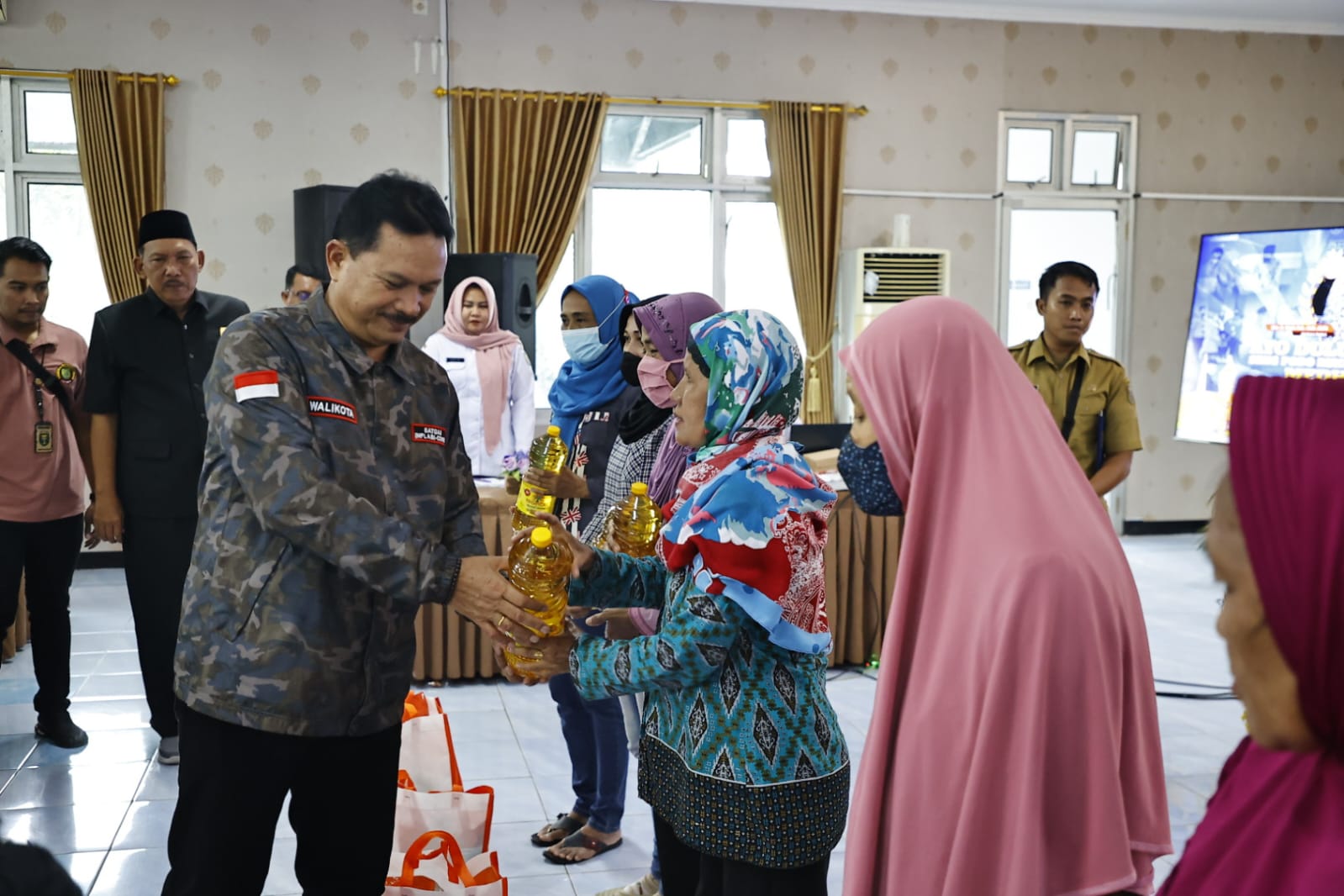 Foto 7 dari 8: Tatap Muka dengan Masyarakat Kartoharjo, Wali Kota-DPRD Serap Aspirasi Melalui Program Ngopi