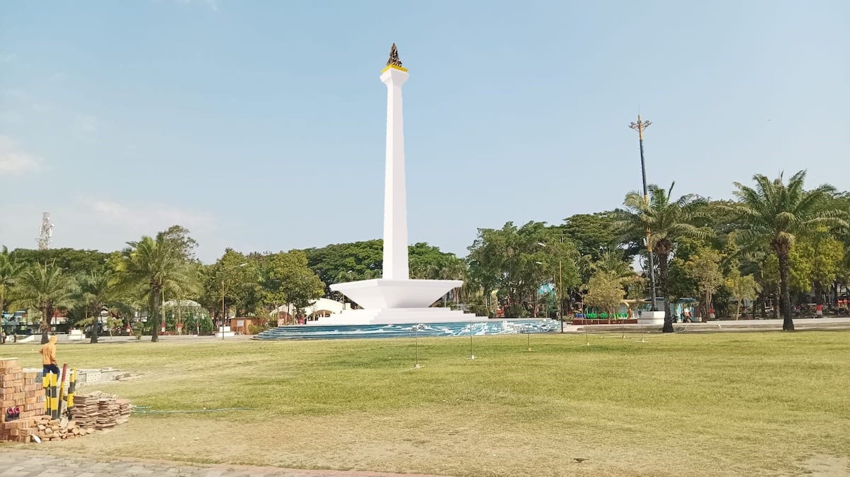 Foto 3 dari 9: Pastikan Titik Center Miniatur Monas, Wali Kota Cek Langsung Lokasi Pembangunan