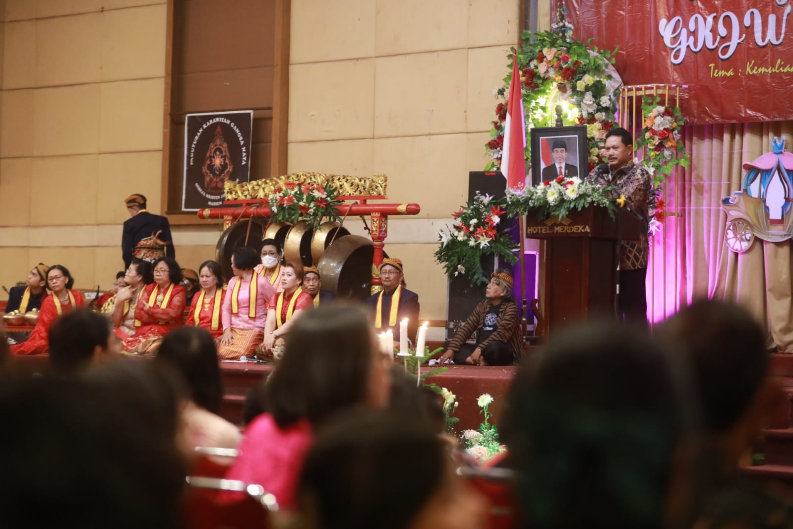 Foto 9 dari 12: Hadiri Perayaan Natal Warga GKJW Madiun, Wali Kota Harap Perayaan Natal Bawa Pesan Kedamaian