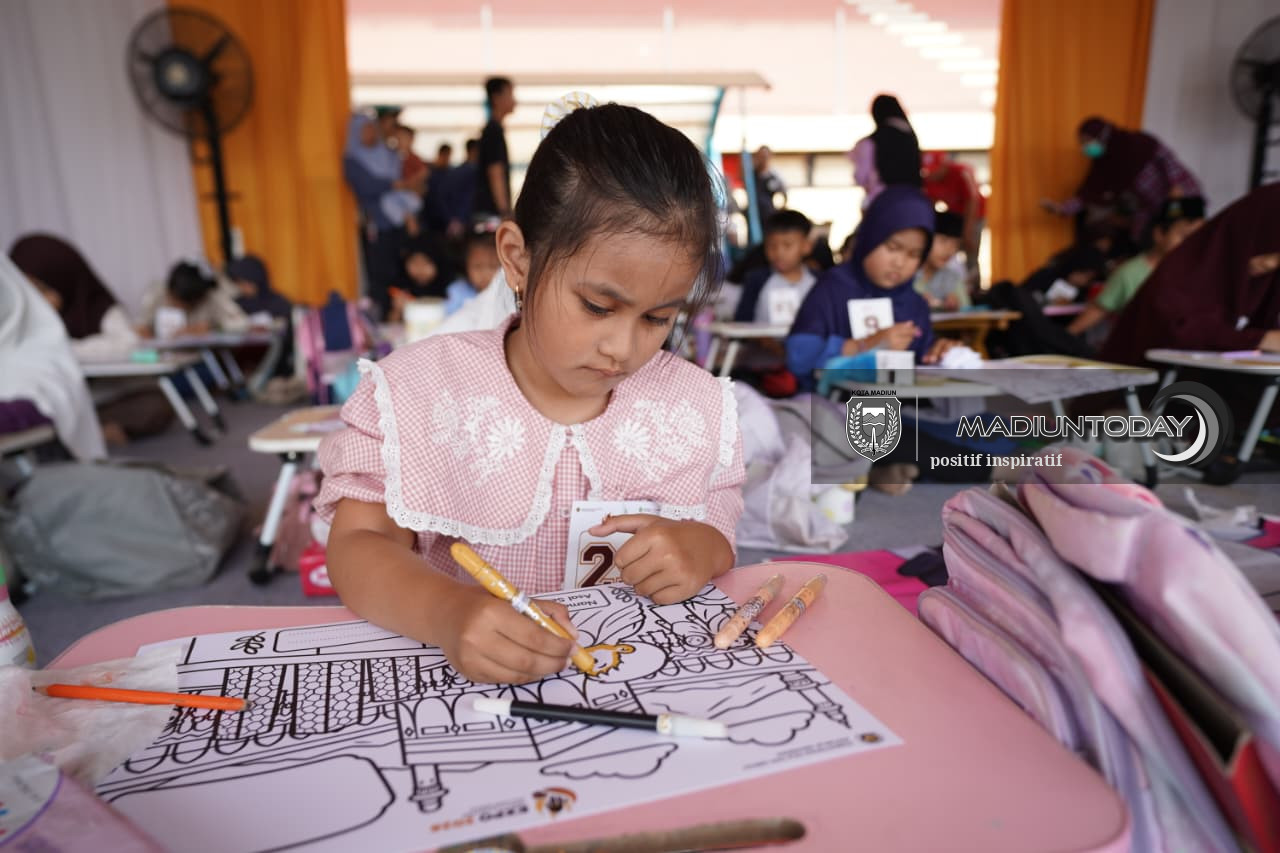 Foto 11 dari 35: Lomba Mewarnai Lengkapi Gelaran EXPO UMKM dan Ekosistem Haji-Umrah, Diikuti Ratusan Peserta