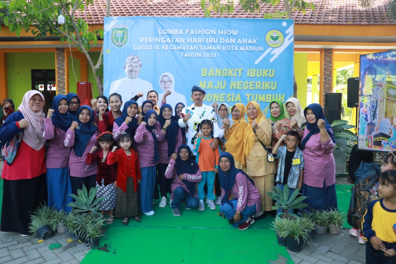 Foto 8 dari 11: Hadiri Pameran Hasil Karya TK Pembina, Wali Kota Pesan Kepada Orangtua Agar Optimal Dukung Perkembangan Anak