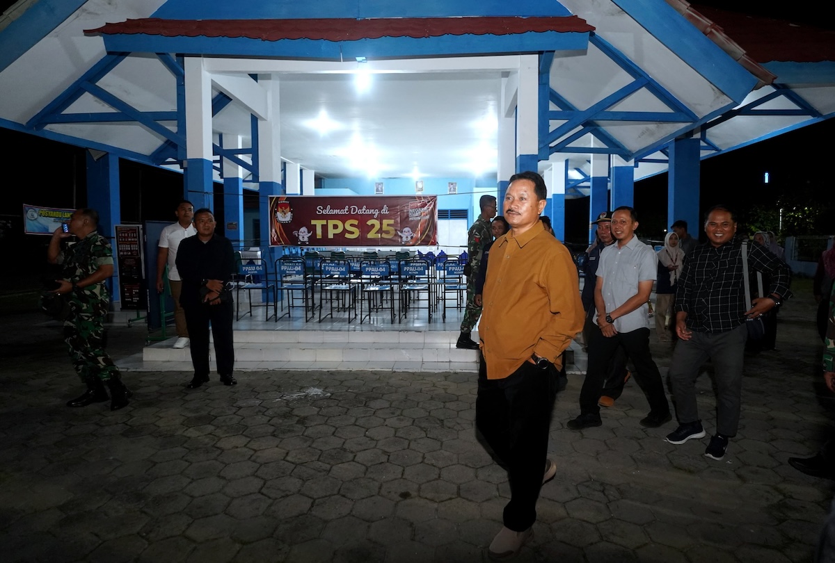 Foto 1 dari 10: Tinjau Kesiapan TPS, Wali Kota Bersama Forkopimda Gelar Pemantauan Langsung