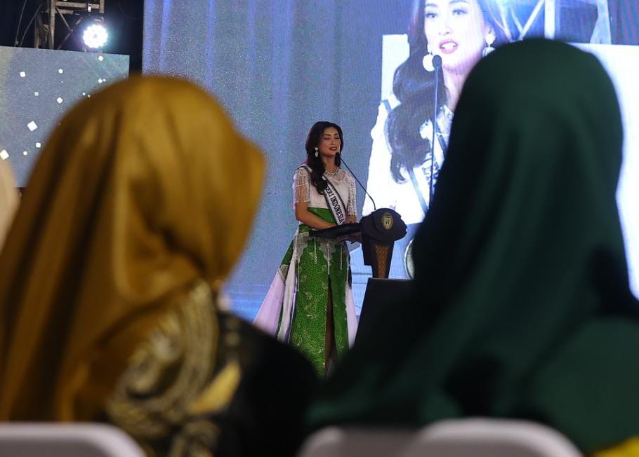 Foto 6 dari 8: Saksikan Grandfinal Kakang-Mbakyu 2023, Wali Kota Harap Duta Wisata Kuasai Banyak Bahasa untuk Madiun Mendunia