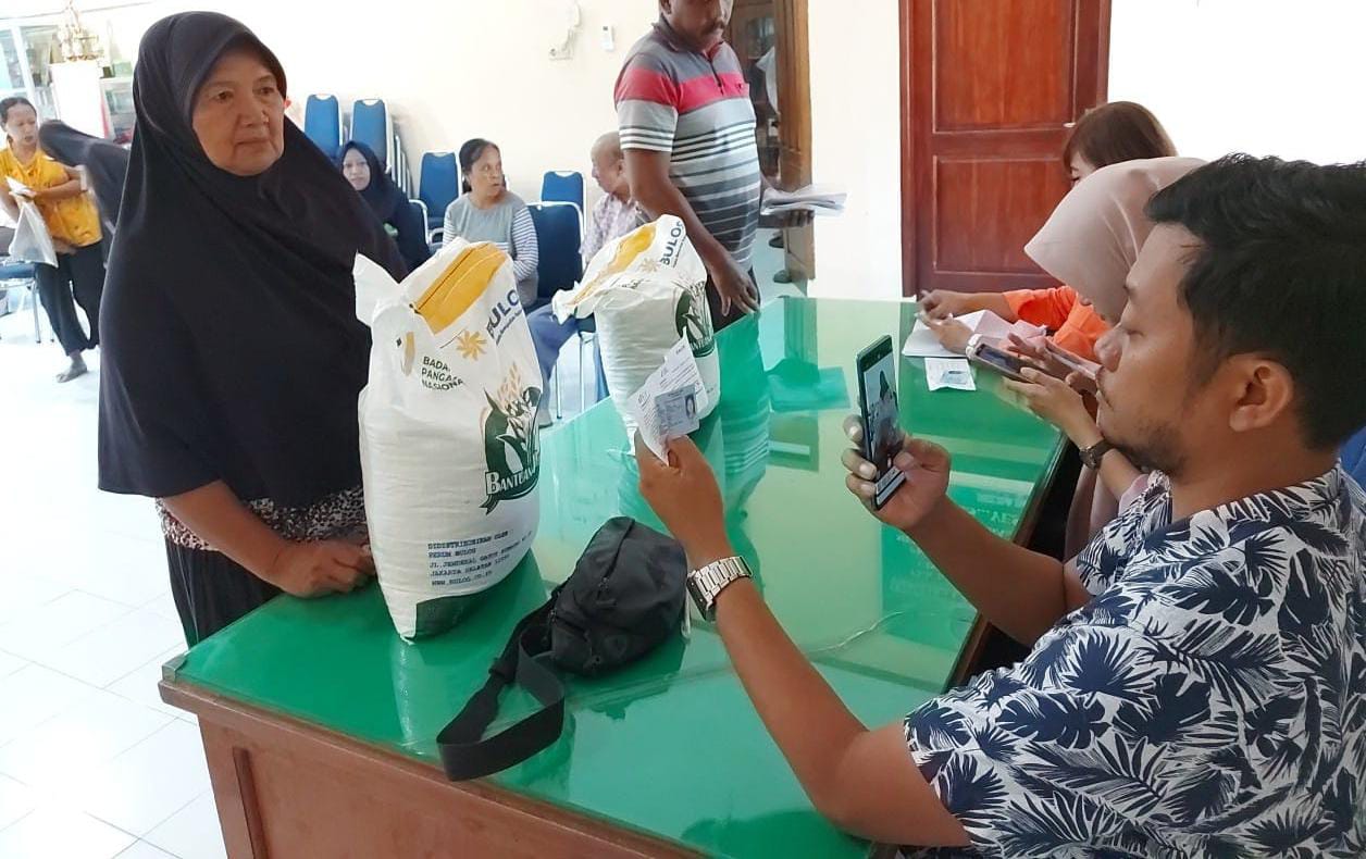 Foto 3 dari 3: Masuki Pencairan Termin Ketiga, Ada 9.668 Penerima Bantuan Pangan di Kota Pendekar, Tiap Penerima Total Dapat 60 Kilogram