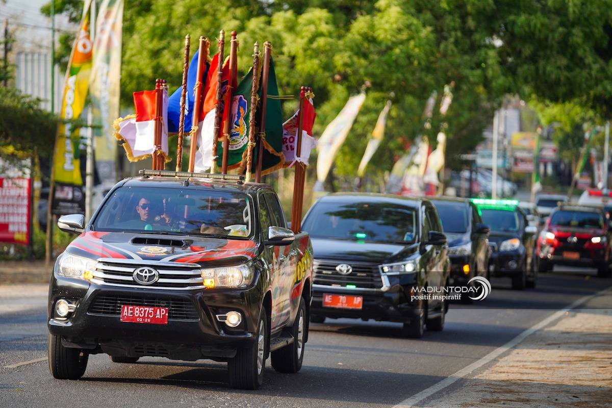Foto 7 dari 9: Penyambutan Luar Biasa Kirab Pataka Jer Basuki Mawa Beya