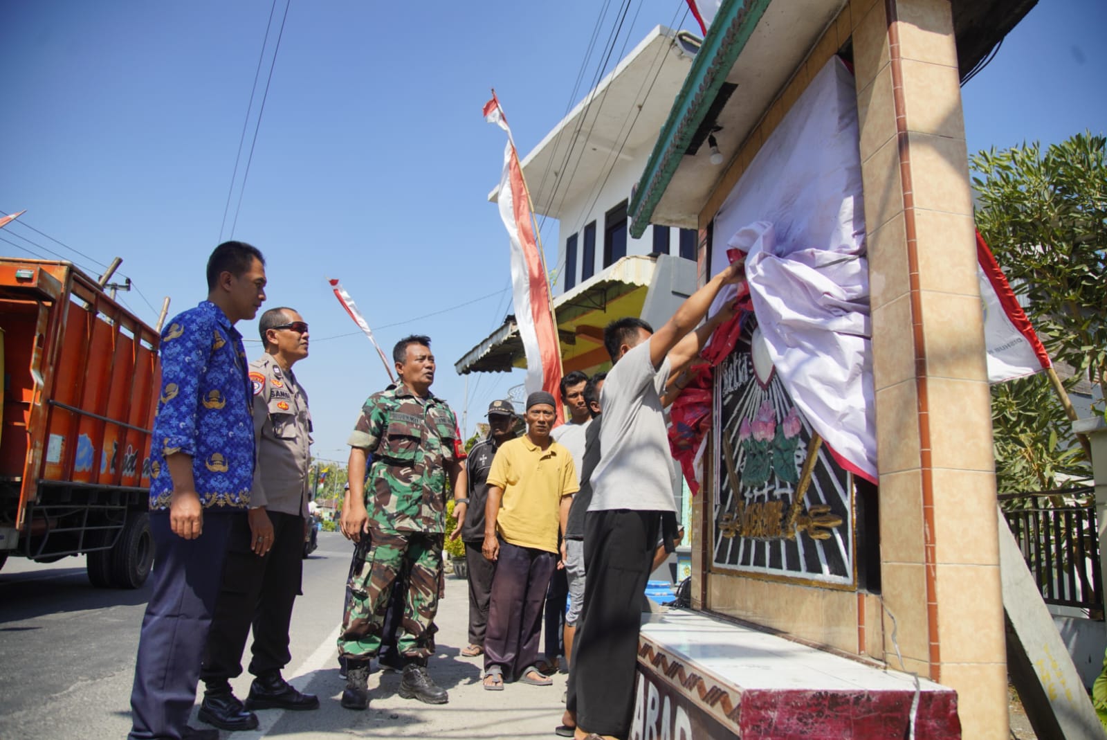Foto 1 dari 6: Wujudkan Komitmen Kamtibmas Di Kota Madiun, Pendekar Di Kelurahan Manguharjo Tutup Tugu Perguruan Pencak Silat