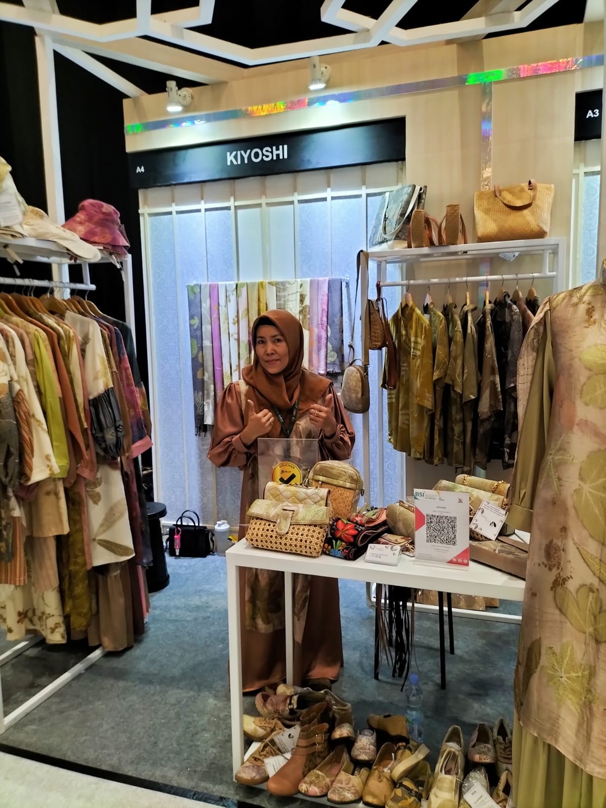 Foto 1 dari 1: Lolos Seleksi IKRA 2023, Kiyoshi Ecoprint Asal Kota Madiun Mejeng Di JCC Senayan