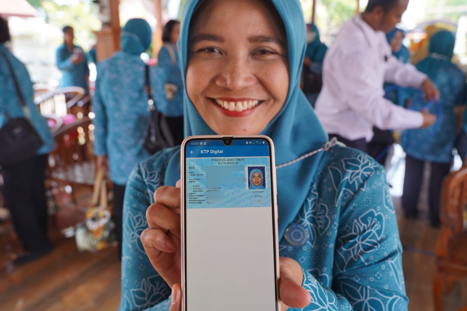 Foto 6 dari 6: Wali Kota Ajak Perempuan Sukseskan Program Digitalisasi Data Kependudukan