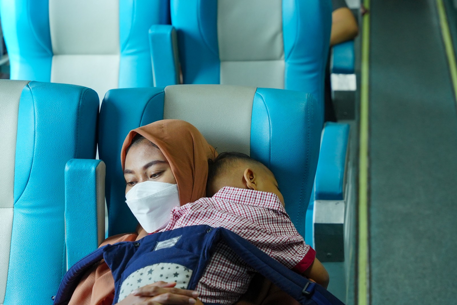 Foto 6 dari 8: Arus Balik Lebaran, Stasiun KA Terpantau Ramai Tertib