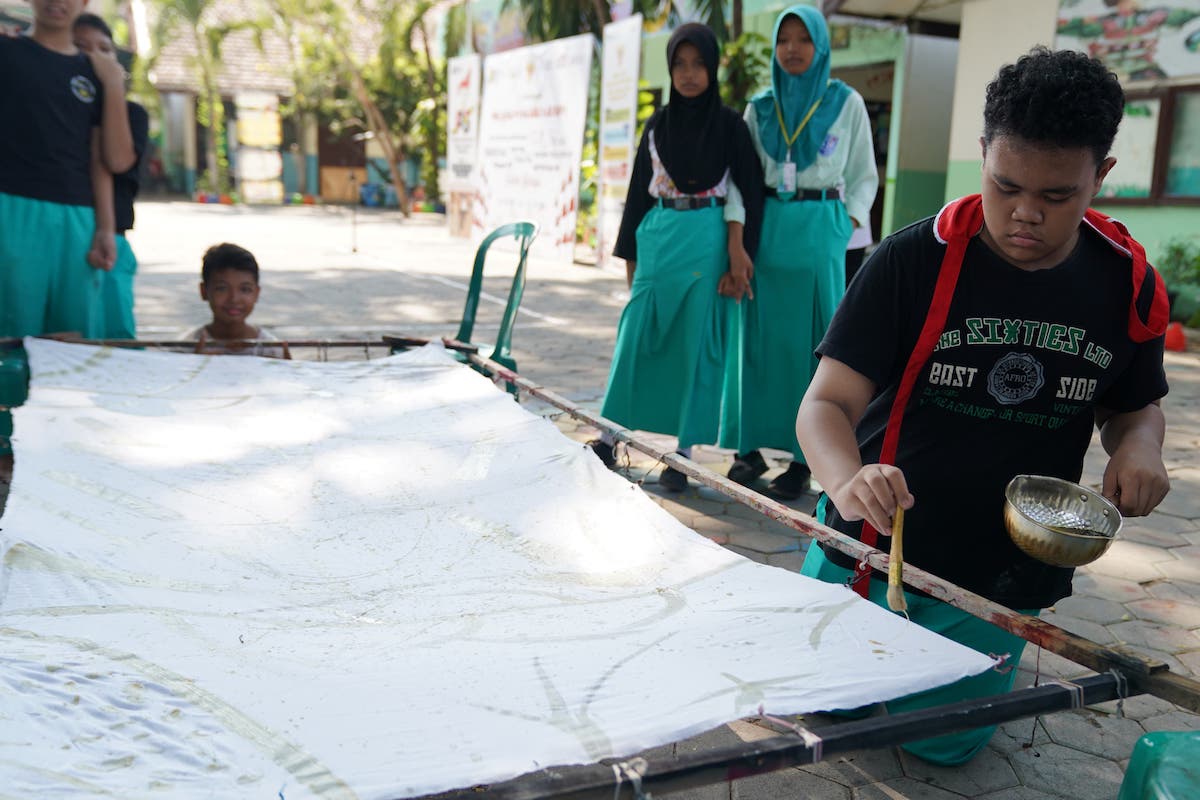 Foto 8 dari 9: Tingkatkan Kreativitas Siswa, SMPN 4 Kota Madiun Gelar Pelatihan Membatik Pada Siswa