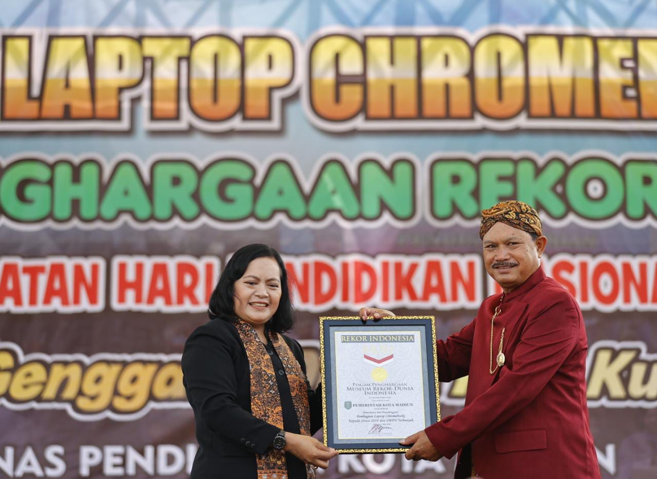 Foto 4 dari 7: Peringatan Hardiknas, Wali Kota: Kita Siapkan Generasi Emas 2045 Melalui Program Laptop