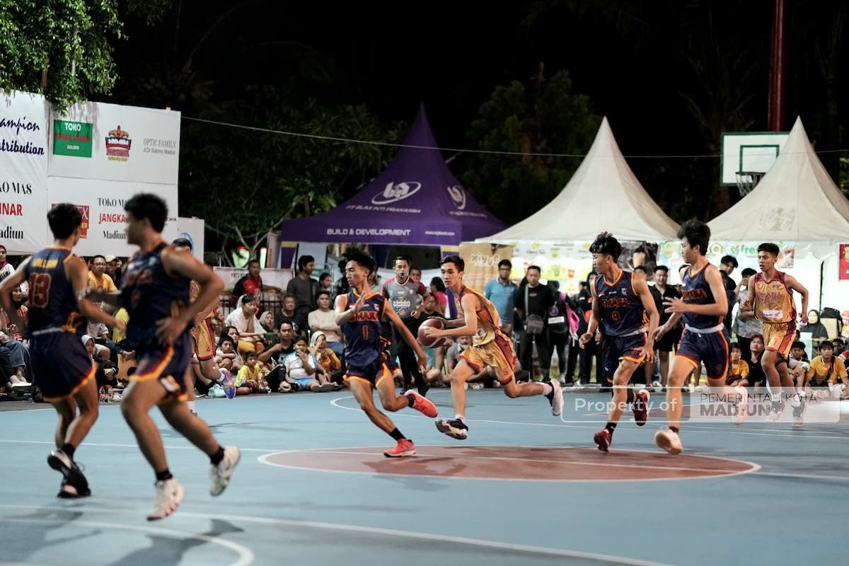 Foto 5 dari 9: Kejurkot Basket Tri Dharma Cup 2023 Resmi Berakhir, Wali Kota Apresiasi Semangat Para Peserta