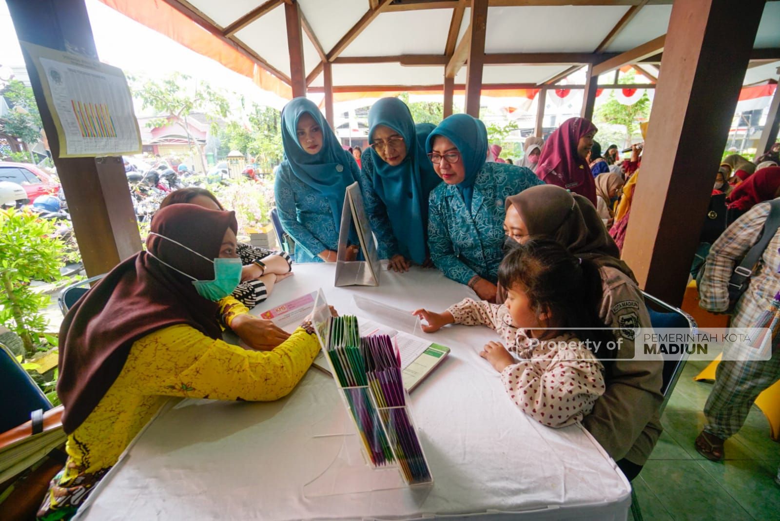 Foto 5 dari 9: Deteksi Dini Stunting, Ketua TP PKK Imbau Orang Tua Rajin Bawa Balita ke Posyandu
