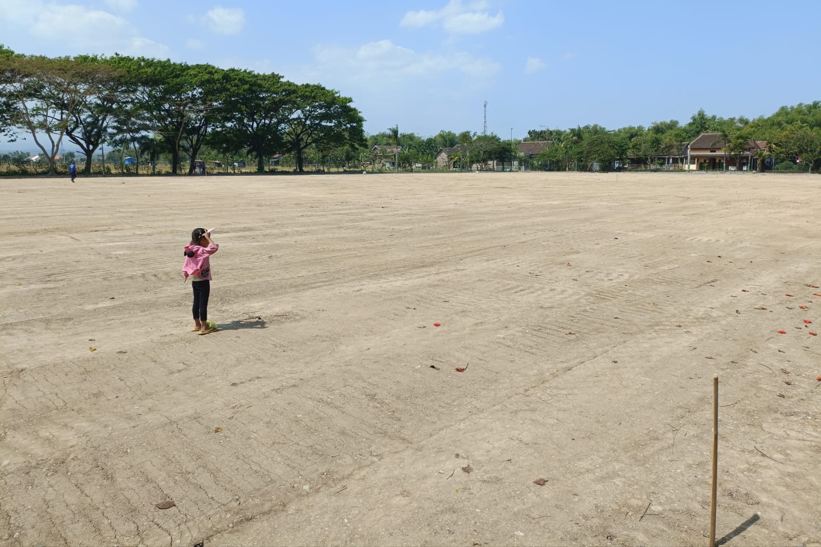 Foto 1 dari 4: Sarana Olahraga Juga Direhabilitasi, Ada Tiga Lapangan Sepak Bola yang Dikerjakan Tahun Ini