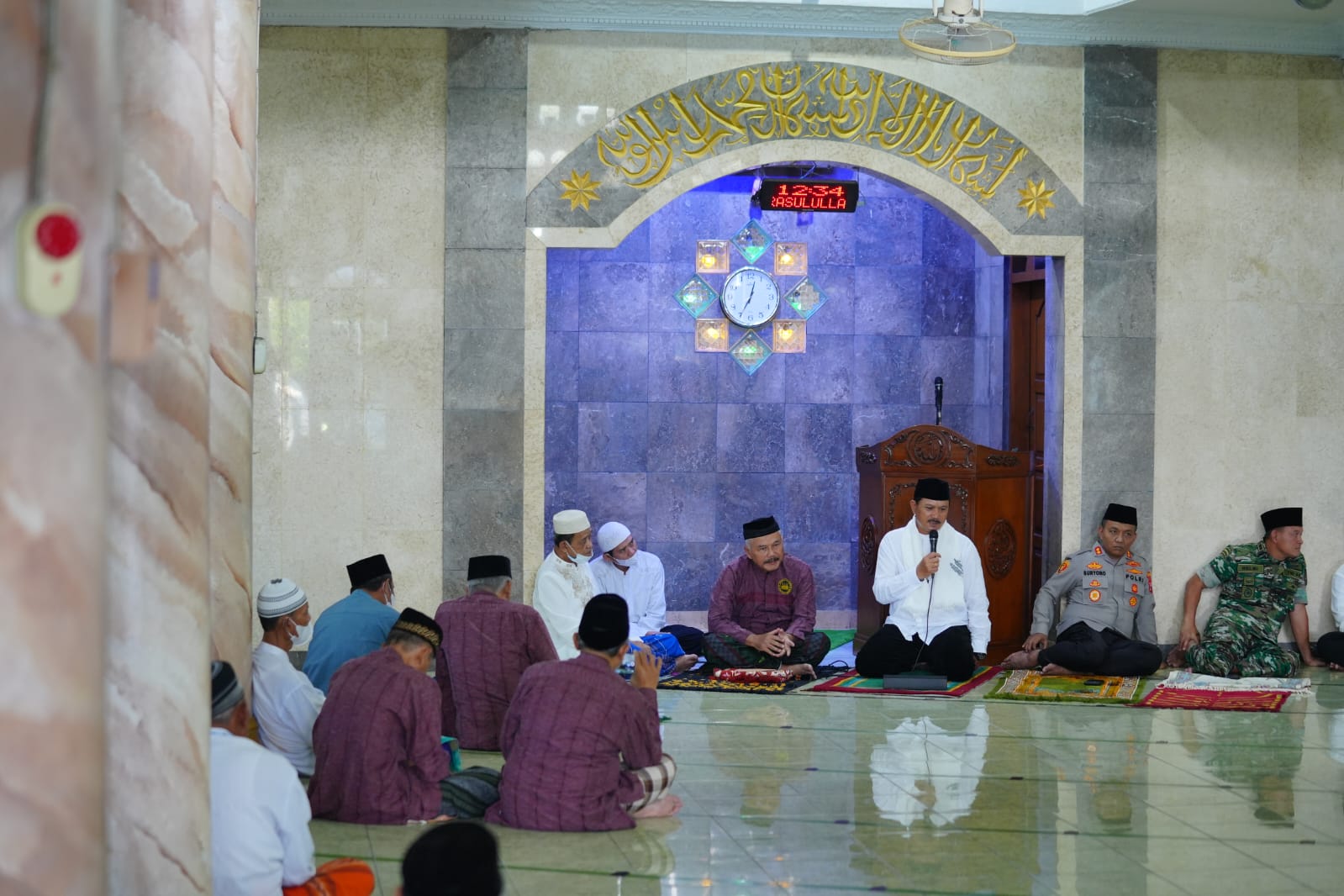 Foto 1 dari 10: Safari Ramadan Salat Jumat di Masjid At-Taqwa, Wali Kota Ajak Jamaah Tingkatkan Ibadah