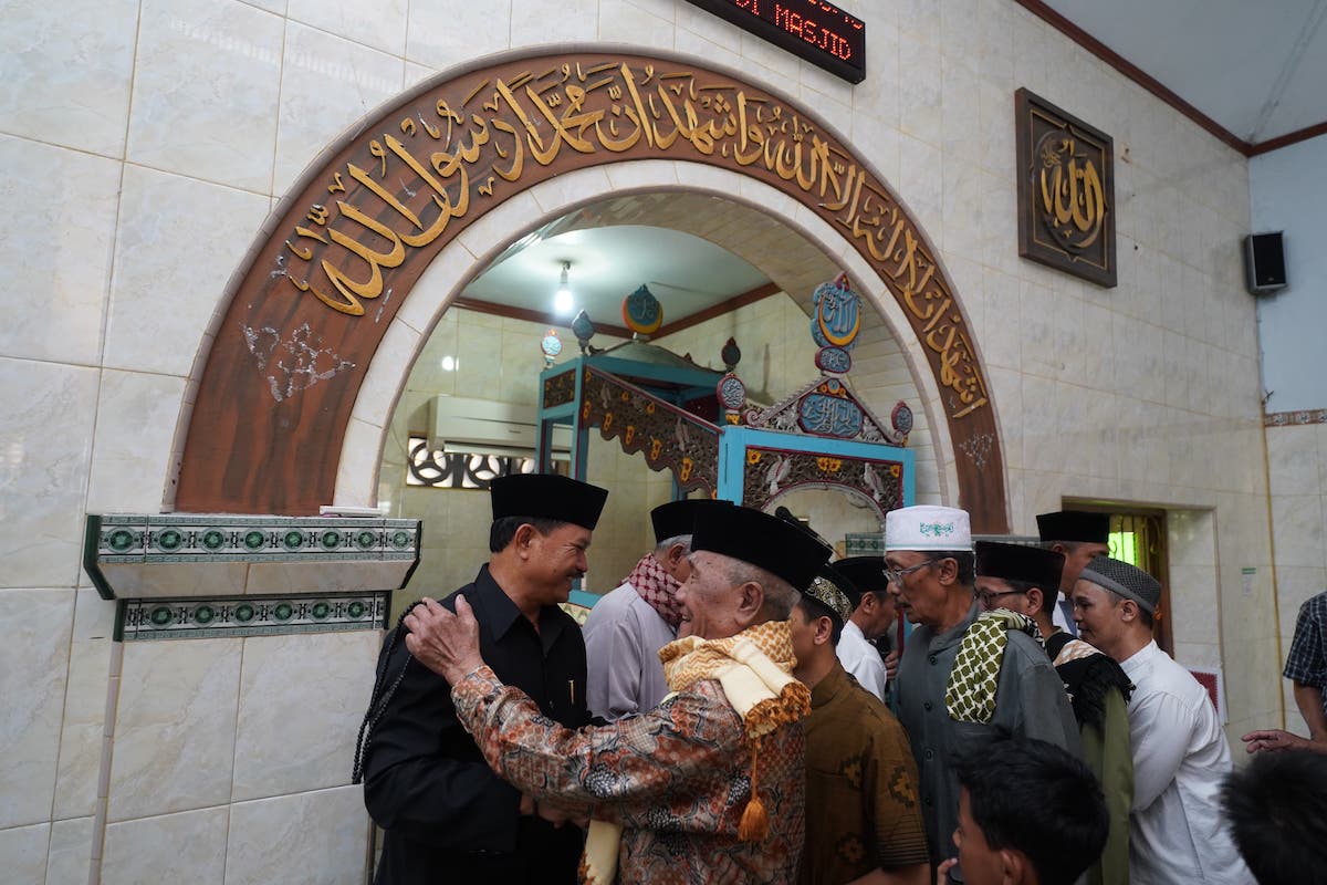 Foto utama berita: Salat Jumat di Masjid Al Arowiyah, Wali Kota Laksanakan Ibadah Bareng Masyarakat