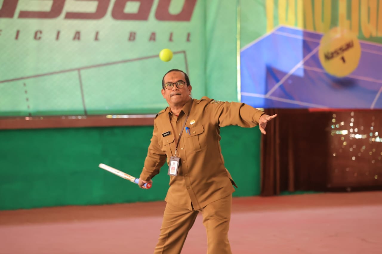Foto 2 dari 9: Buka Kejurnas Tenis Yunior, Pj Wali Kota Harap Lahirkan Atlet Berprestasi