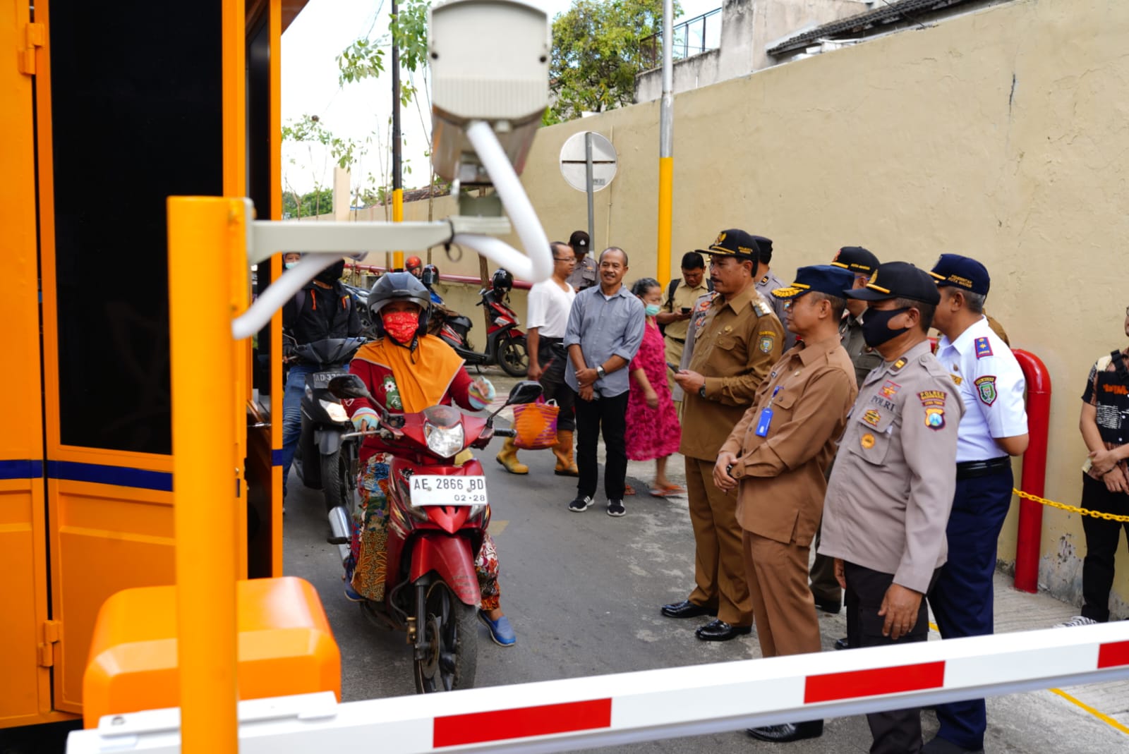 Foto 5 dari 8: Wali Kota Cek Portal Parkir Baru Di PBM