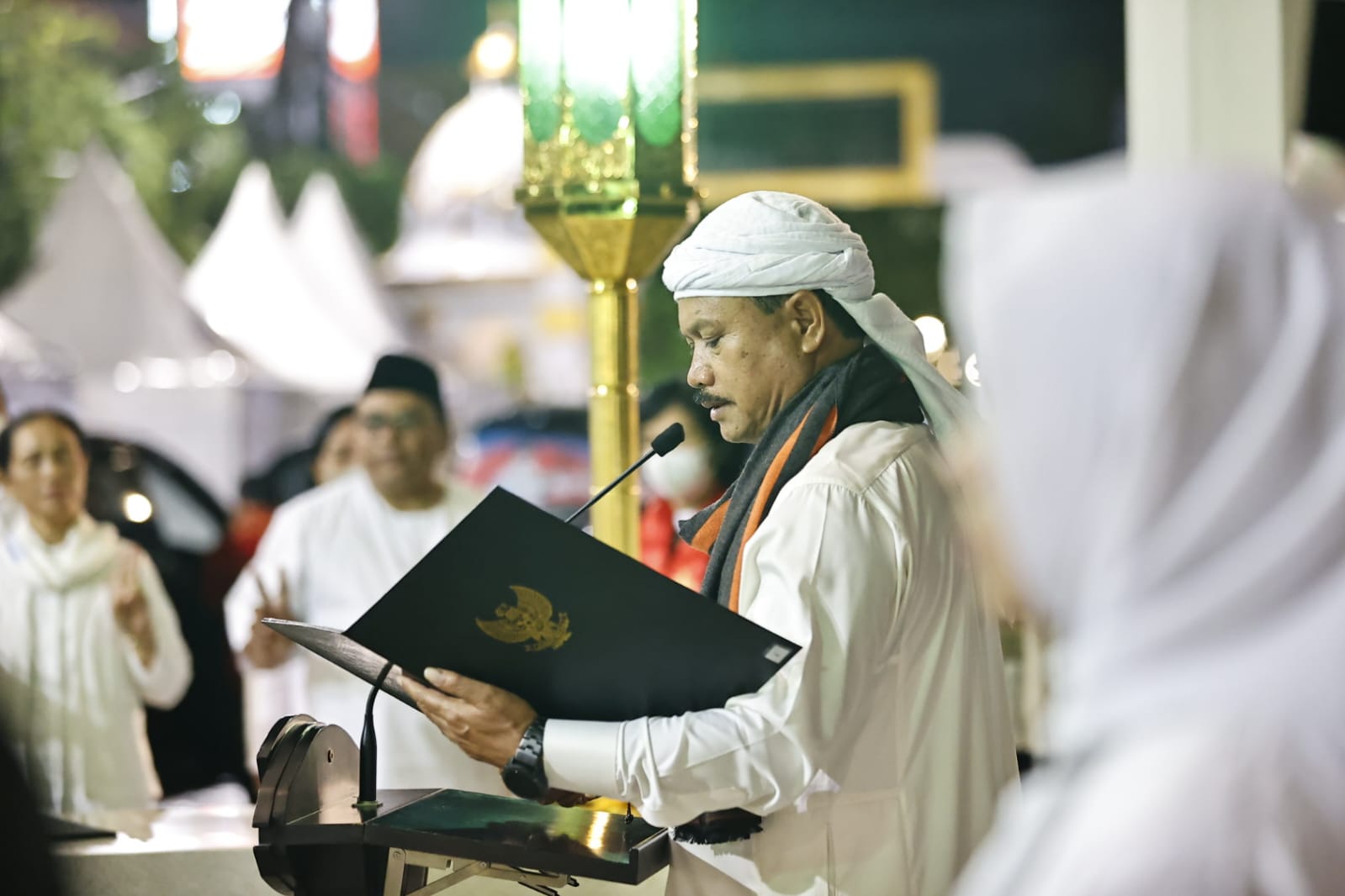 Foto 3 dari 7: Lantik Pejabat Di PRC Malam Hari, Wali Kota : Agar Selalu Ingat Tuhan Dalam Bekerja