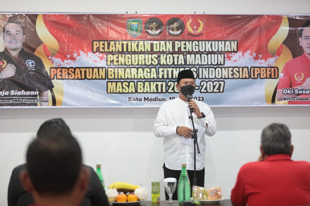 Foto 3 dari 5: Kukuhkan Pengurus PBFI Kota Madiun, Wali Kota Harap Makin Profesional dan Sumbangkan Prestasi Untuk Kota