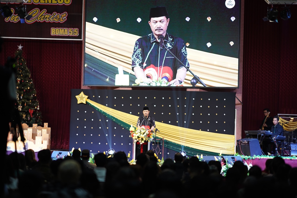 Foto 1 dari 21: Hadiri Misa Perayaan Natal, Wali Kota Dr. Maidi Harap Kebahagiaan dan Kesejahteraan Dirasakan Semua