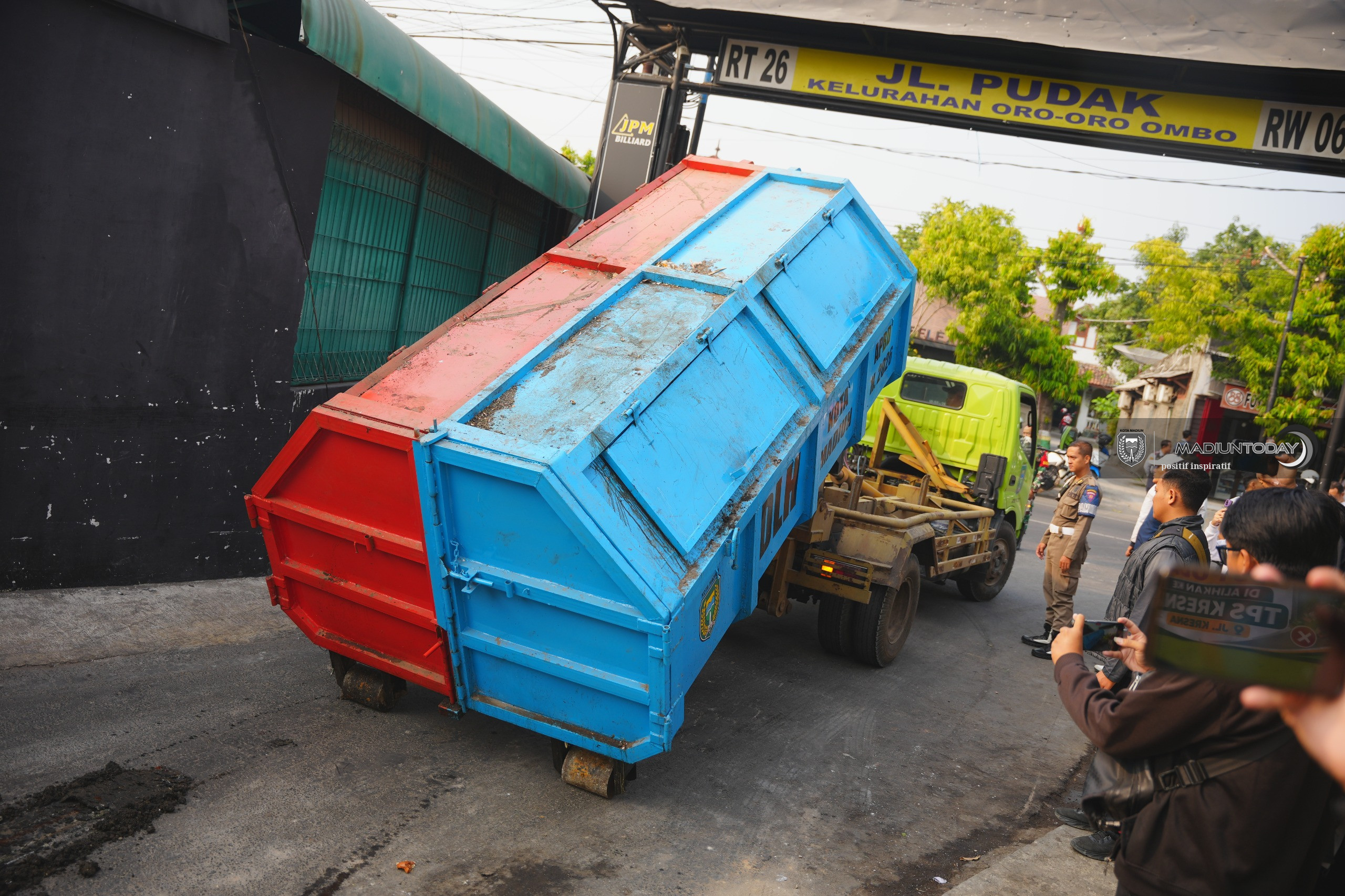 Foto 8 dari 9: Bertahun-tahun Dikeluhkan, TPS Pudak Madiun Akhirnya Dipindah